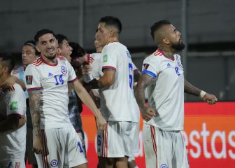 Tres chilenos brillan en el equipo ideal de las Clasificatorias