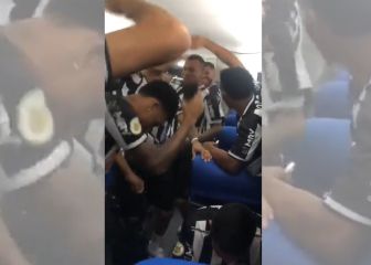 Vargas, el más animado: la fiesta de Atlético Mineiro en el bus