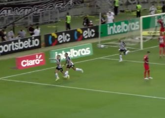 ¡Brillante! Vargas se luce con un doblete y se acerca a otro título