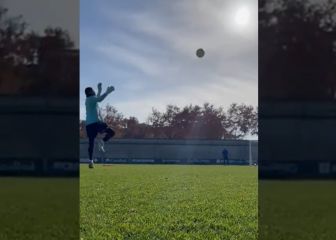 ¿Va de delantero? Bravo anotó un golazo en la práctica del Betis