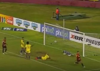 ¡Qué cabezazo! El gol anulado que frustró el debut de Parraguez