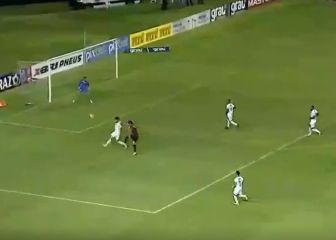 ¡De volea! El casi golazo de Parraguez en Brasil