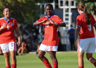 Nació en Colombia, se graduó de cuarto medio y marcó un triplete con la Roja
