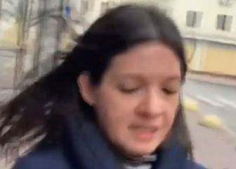 Impactante: corresponsal chilena en Kiev debió arrancar por tiroteo en vivo