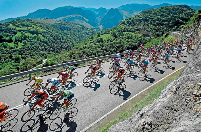 Sastre, Contador y Valverde se retan ahora en la Vuelta