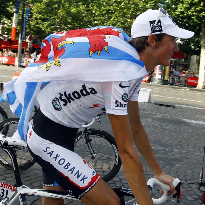 Andy Schleck se daña la espalda y es duda para la Vuelta