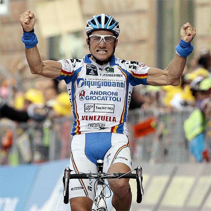 Bertolini gana la tercera etapa; Vinokourov se mantiene como líder