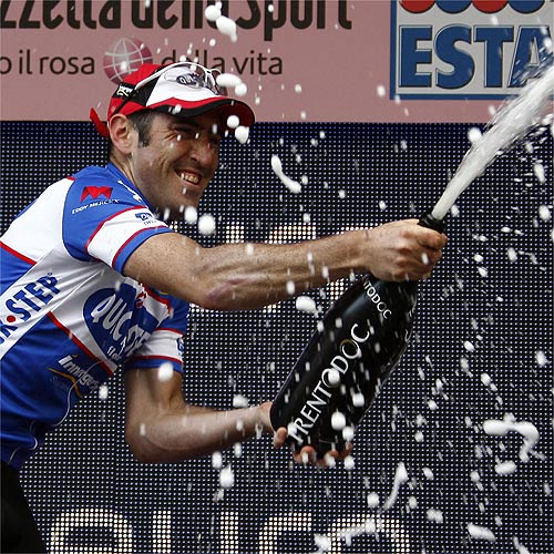 El francés Pineau gana la quinta etapa; Nibali sigue de rosa