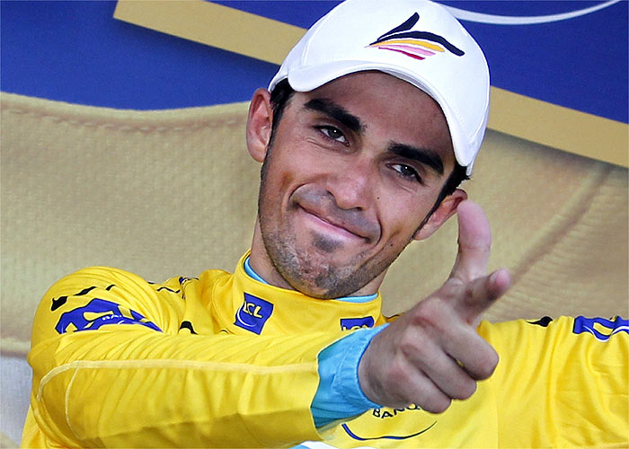 Contador arrebata el maillot amarillo a Schleck