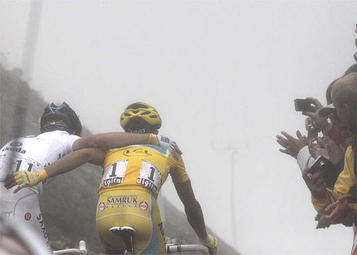 Contador tiene el Tour en la mano