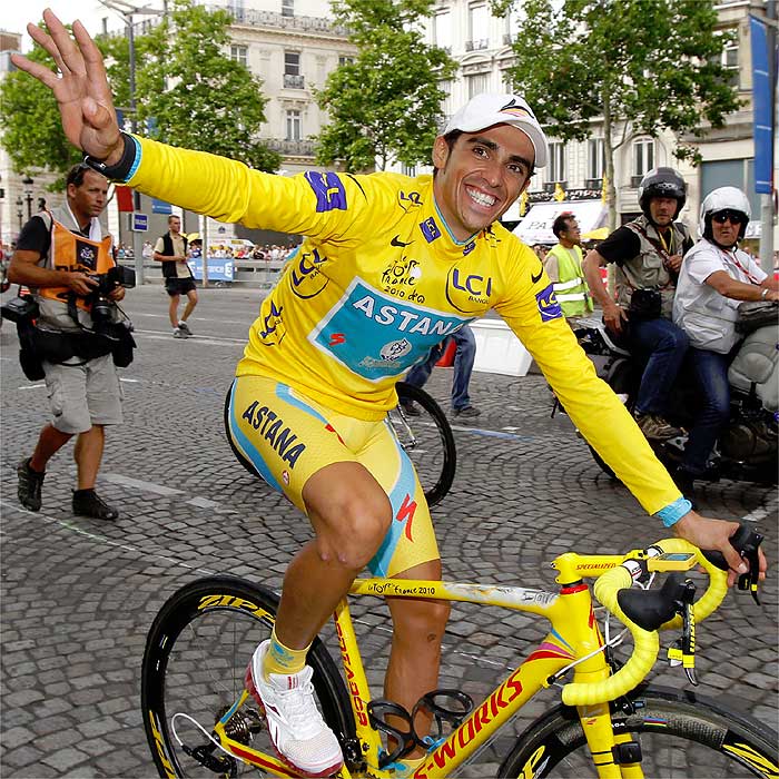 La UCI suspende provisionalmente a Contador por un "resultado analítico adverso" en el Tour