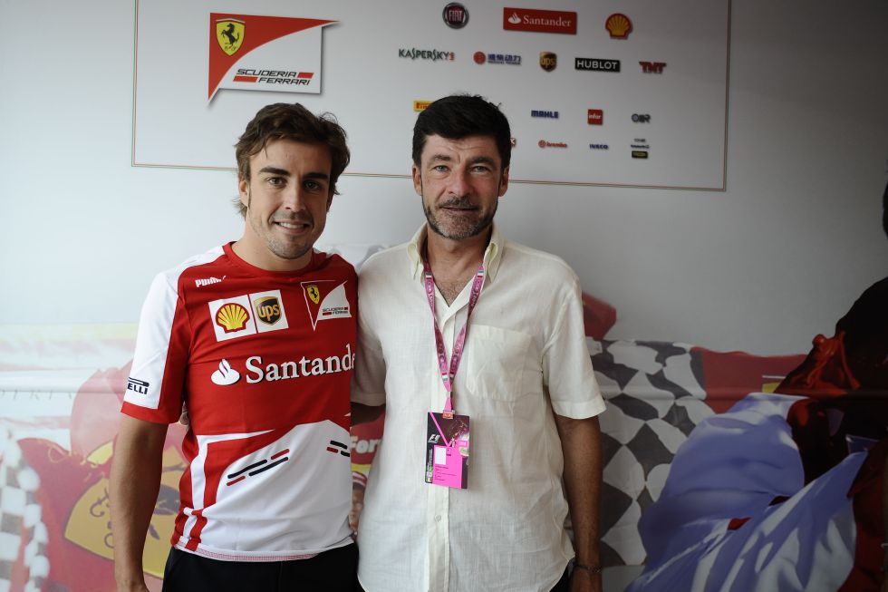 Gianni Bugno da la bienvenida y las gracias a Fernando Alonso