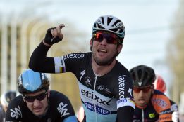 Cavendish logra la victoria para cerrar las heridas del Etixx