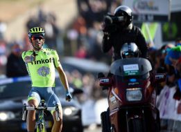 Alberto Contador disparó por primera vez en 2016 en el Alto de Malha
