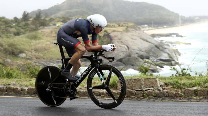 Chris Froome ya mira a la Vuelta y al reto de lograr el doblete