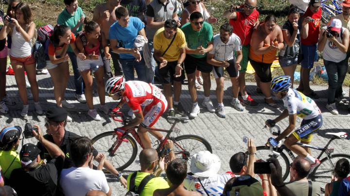 Los ciclistas temen la subida a Ézaro en las redes sociales