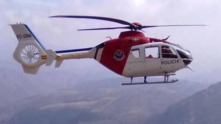 Un helicóptero rescata a un ciclista en el Monte Uzturre