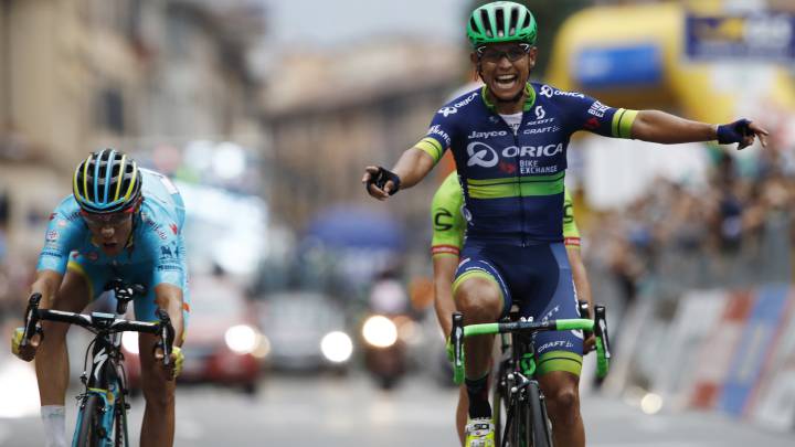 Esteban Chaves celebra su victoria en el Giro di Lombardia, la última prueba del UCI World Tour 2016. Chaves tomará la salida del Tour Down Under con el Orica-BikeExchange junto a Caleb Ewan y Simon Gerrans.