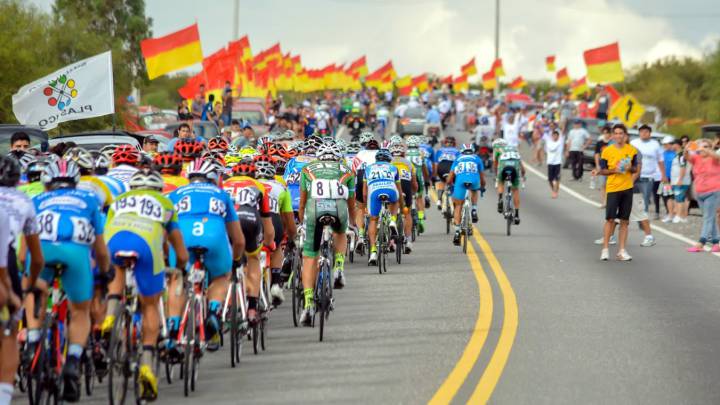 Imagen de archivo de la Vuelta a San Juan, donde este año tomarán la salida ciclistas como Vincenzo Nibali, Bauke Mollema o Fernando Gaviria.
