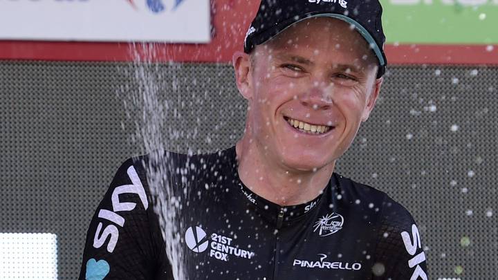 Chris Froome celebra su victoria en la contrarreloj de Calpe en la Vuelta a España 2016.