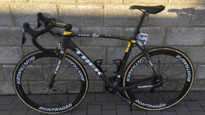 Imagen de la bicicleta con la que Fabian Cancellara corrió su último Tour de Flandes y que se ha subastado en internet por  cerca de 16.000 euros.