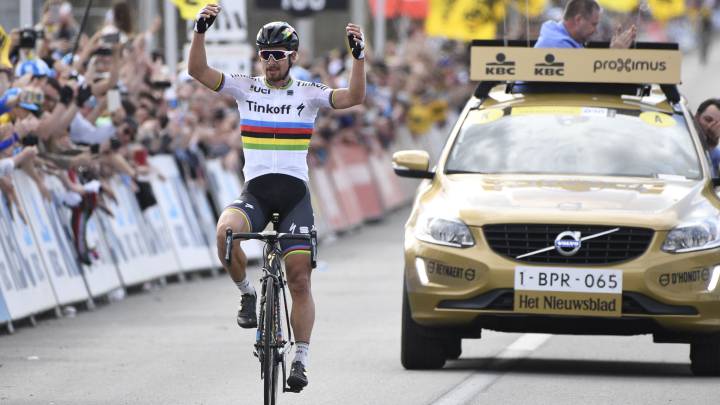 Peter Sagan celebra su victoria en la Ronde van Vlaanderen - Tour de Flandes en la edición de 2016.