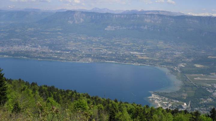 Imagen del Lac du Bourget desde la cima del Mont du Chat.