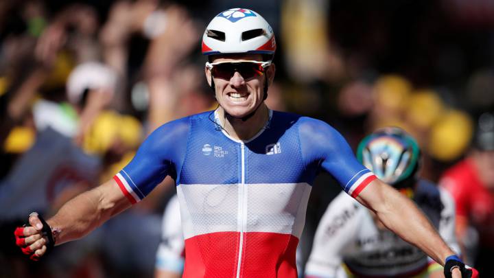 Arnaud Demare festeja su victoria en la cuarta etapa del Tour de Francia 2017.