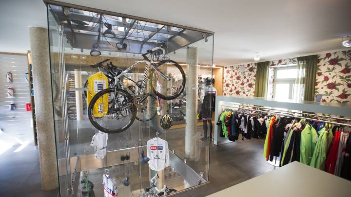 AS visita la tienda de bicicletas de Andy Schleck en Itzig
