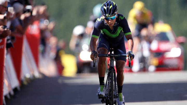 Nairo Quintana llega descolgado a la meta de La Planche des Belles Filles en la quinta etapa del Tour de Francia 2017.