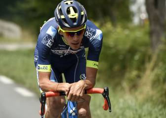 Yoann Offredo carga contra el pelotón por ayudar a Kittel