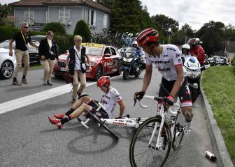 Contador se vuelve a caer dos veces y Kittel hace répoquer