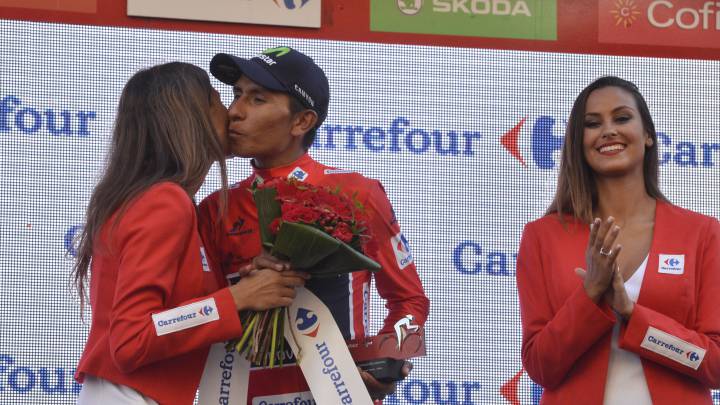 Guillén: “Las azafatas siguen en la Vuelta, sólo nos cuestionamos la foto del beso”