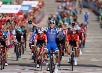 Trentin remontó a Lobato en el primer sprint de la Vuelta