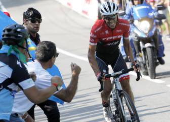 Contador volvió a atacar en la víspera del colosal Angliru