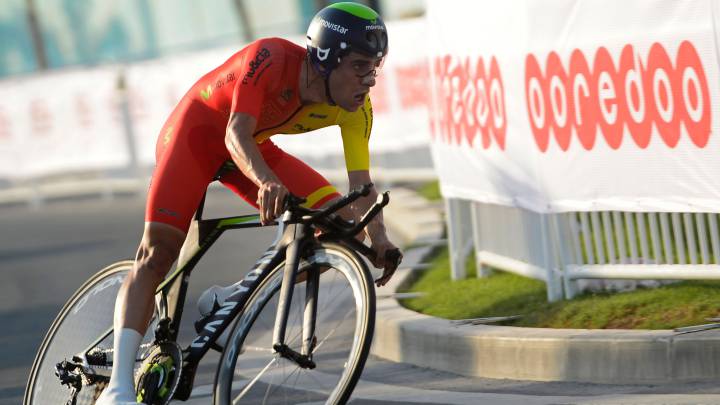 Jonathan Castroviejo compite durante la prueba contrarreloj de los Mundiales de Ciclismo de Qatar 2016.
