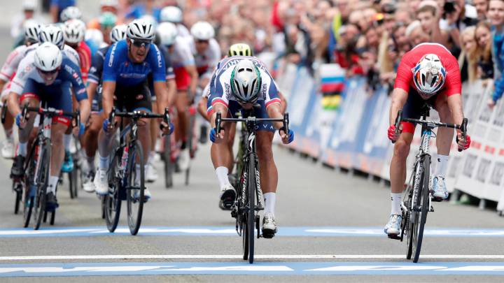 Peter Sagan bate a Alexander Kristoff en el sprint de los Mundiales de Bergen. Ningún ciclista español consiguió entrar en el grupo que se jugó la victoria.
