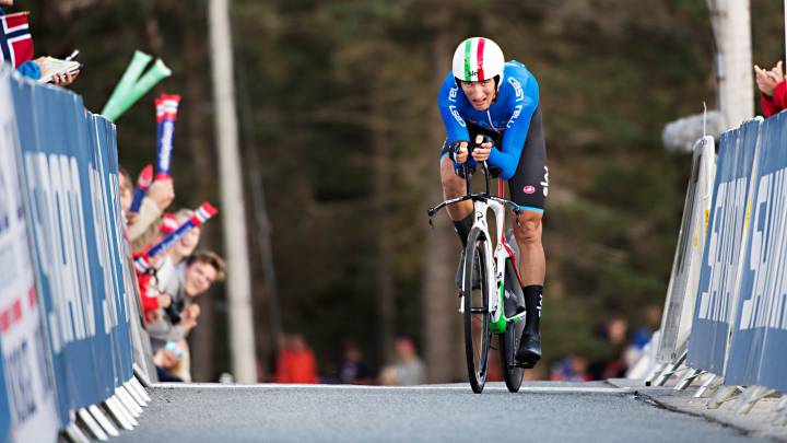 El ciclista italiano Gianni Moscon rueda durante la contrarreloj individual de los Mundiales de Bergen.