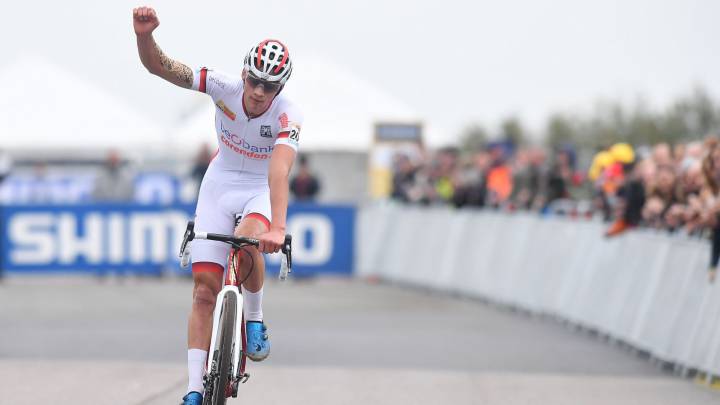 Van der Poel gana en el cyclocross de Kksijde, prueba de la Copa del Mundo.