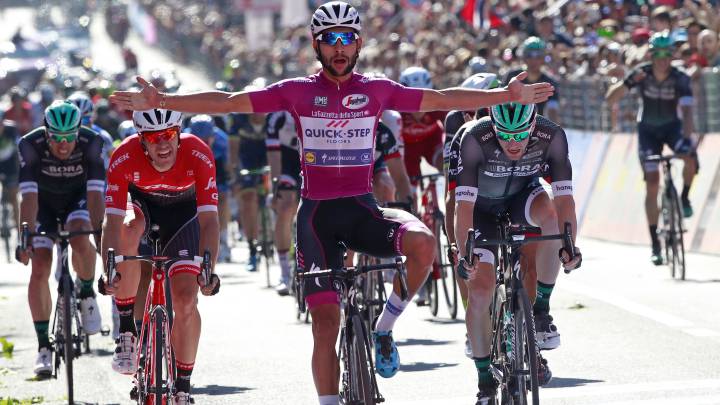 Fernando Gaviria celebra su victoria en la 13ª etapa del Giro de Italia 2017.