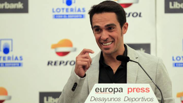Alberto Contador habla durante la celebración de los Desayunos Deportivos de Europa Press.