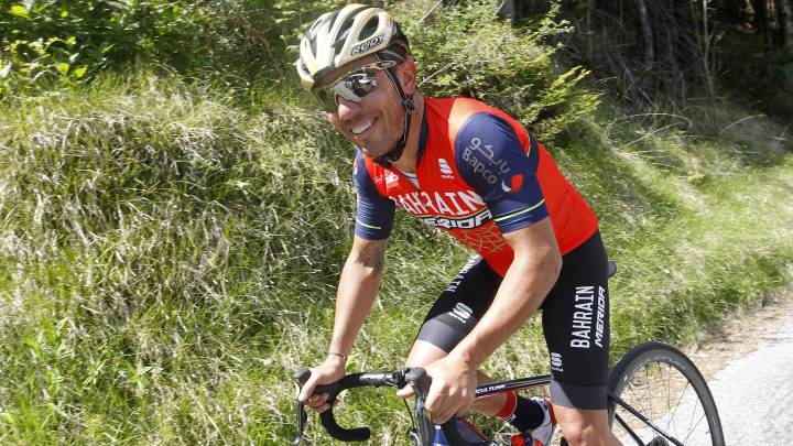 Joaquim 'Purito' Rodríguez rueda con el maillot del Bahrain-Merida durante un entrenamiento en la jornada de descanso del Giro de Italia.
