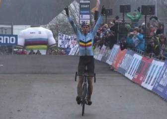 Van Aert mantiene su reinado tras el patinazo de Van der Poel