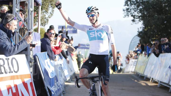Wout Poels celebra su victoria en el Alto de Allanadas en la Vuelta a Andalucía 2018.