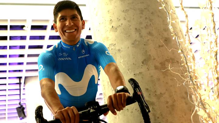 Nairo Quintana sonríe durante la presentación del Movistar.