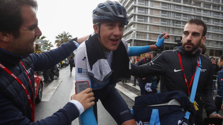 El ciclista español Marc Soler (Movistar) llega a la meta de París-Niza tras proclamarse ganador de la general de la prueba.