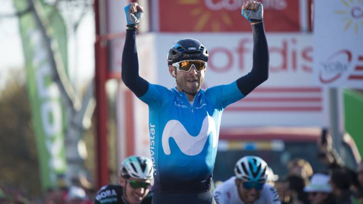 Alejandro Valverde celebra su victoria en la segunda etapa de la Volta a Catalunya 2018.