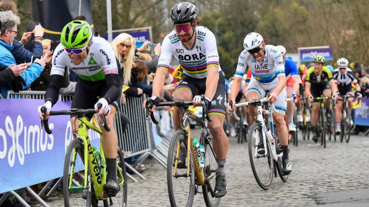 Peter Sagan rueda detrás de Edvald Boasson Hagen en el Tour de Flandes 2018.