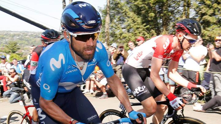 El ciclista español Alejandro Valverde asciende el Muro de Huy durante la Flecha Valona.