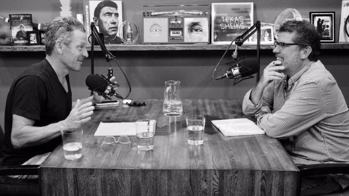 Lance Armstrong durante la grabación de uno de sus podcast de radio.